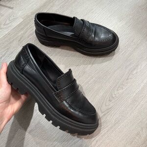 Elegant Black Leather Loafers for Women